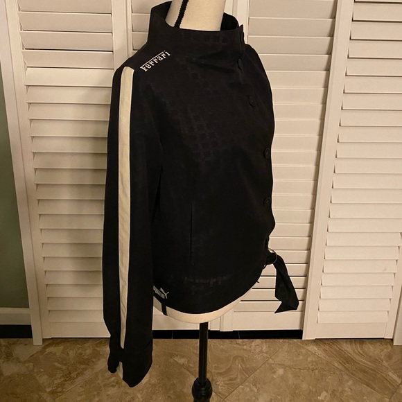 Puma Ferrari driving jacket. - Picture 2 of 7